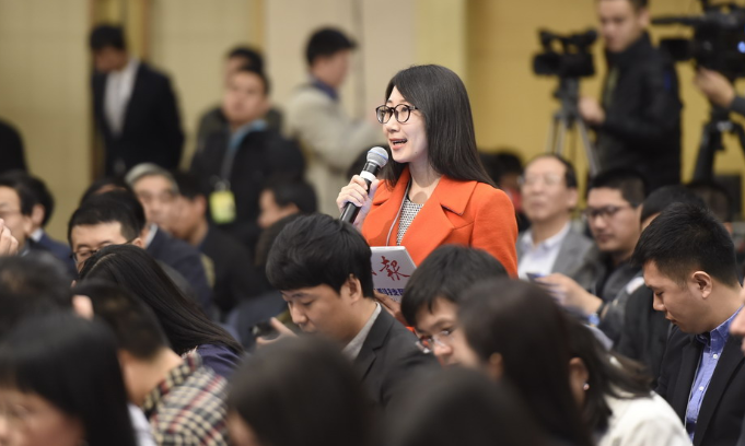 “餐饮收入增速年内首次转正 餐饮收入月度同比增速由负转正”