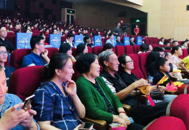 “科技教程：看电脑电源的额定功率的做法”
